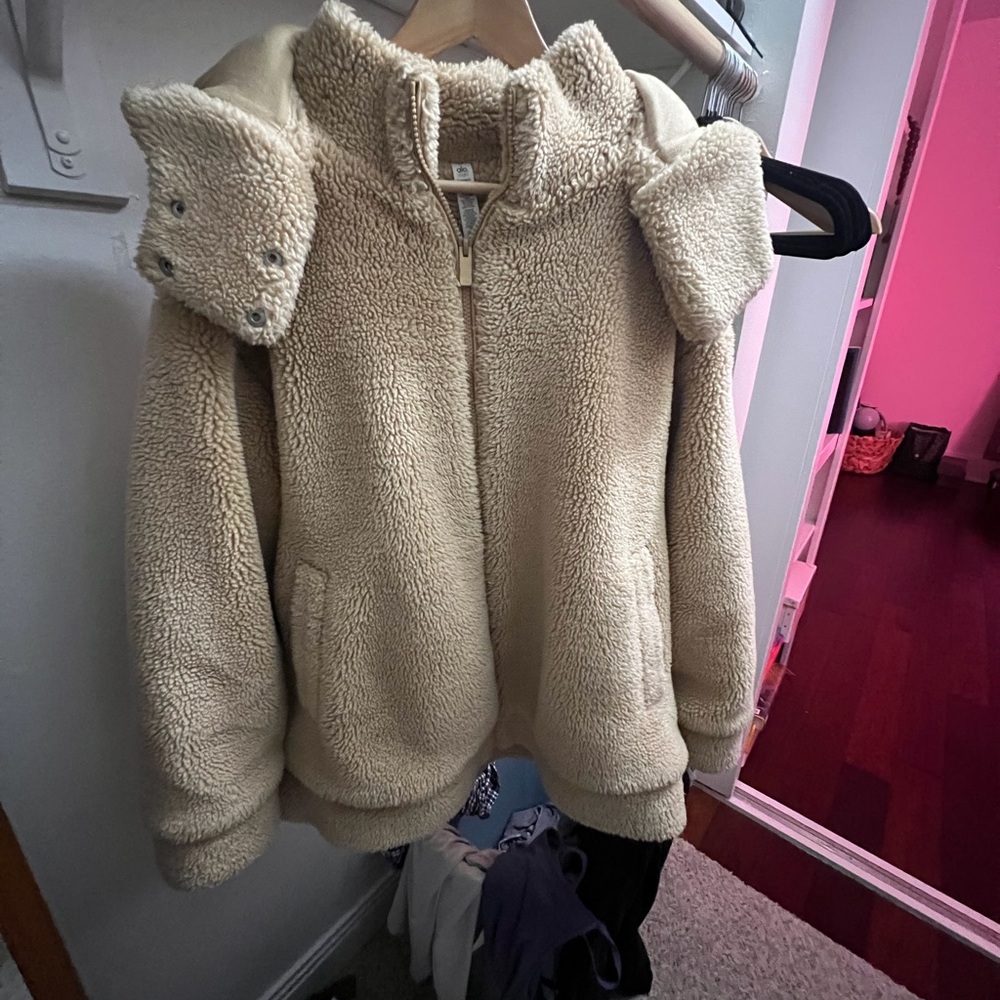 NOT FOR SALE. ALO Yoga Cream Sherpa Jacket